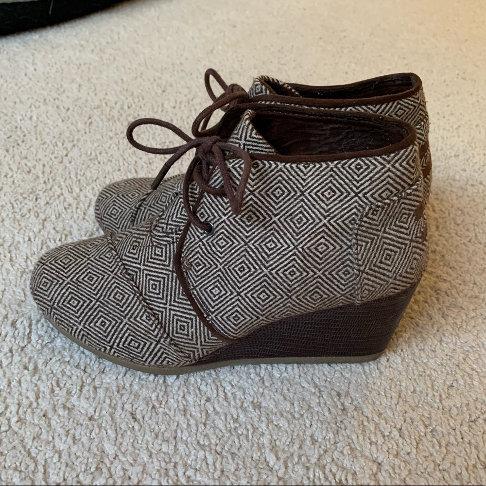 TOMS bootie size 6
